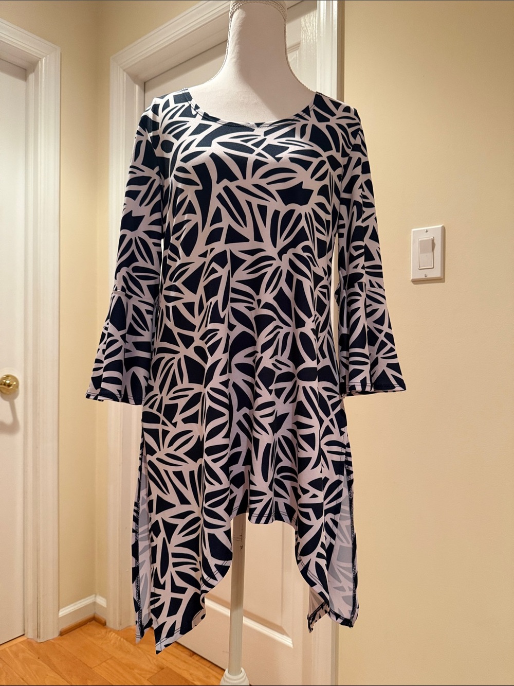 Slinky Brand Navy and White Abstract Leaf Tunic with slits and bell sleeves